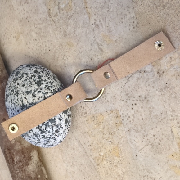 NEW! Handmade Genuine Suede Leather Brass Karma Circle Bracelet Brass Tan #01 - Picture 6 of 8